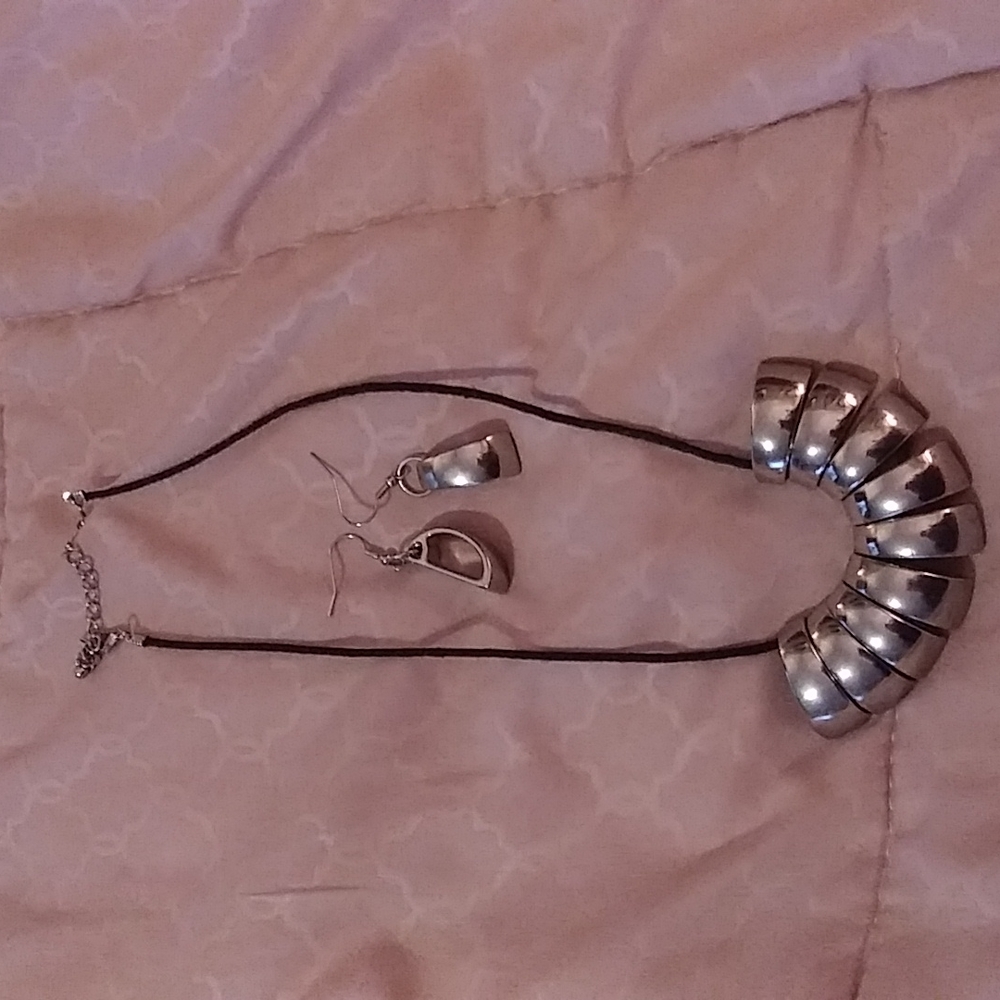 Necklace/earring set